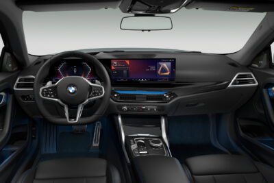 BMW 2er Coupé Innenansicht auf Lenkrad und Cockpit