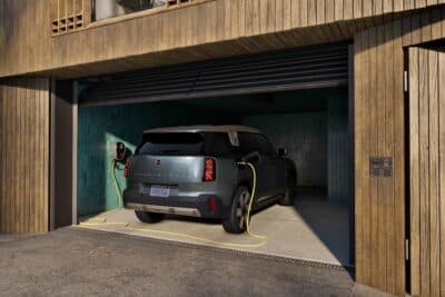 MINI Countryman BEV grün in Garage