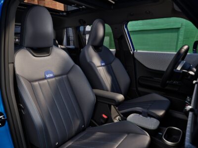 Vordersitze eines MINI in schwarzem Leder