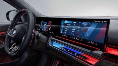 Cockpit mit Curved Display M5