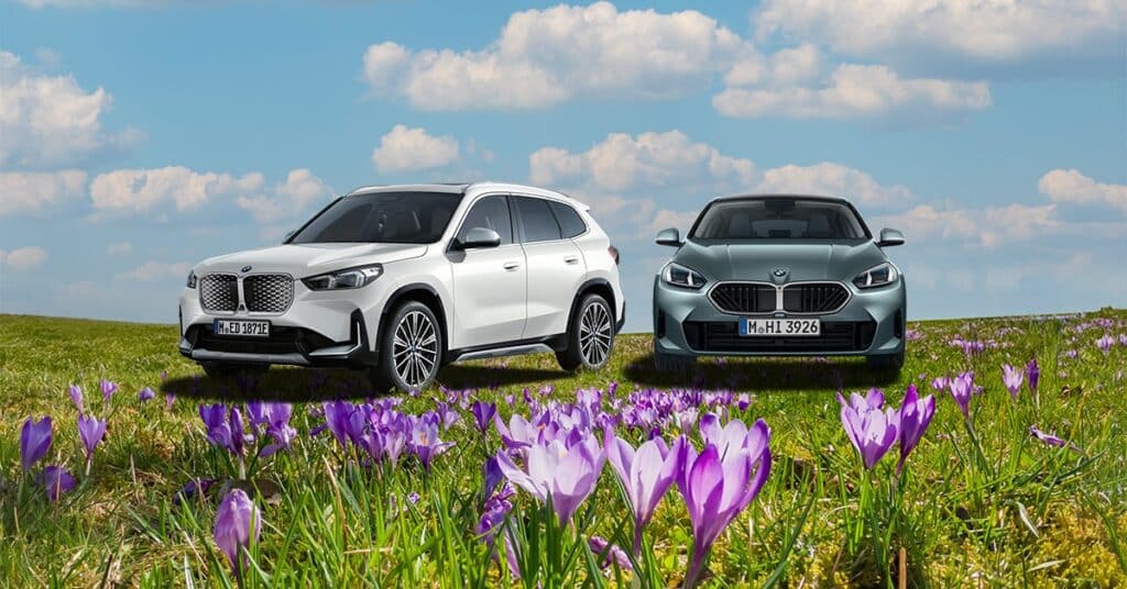 BMW-1er-und-iX1-auf-Frühlingswiese