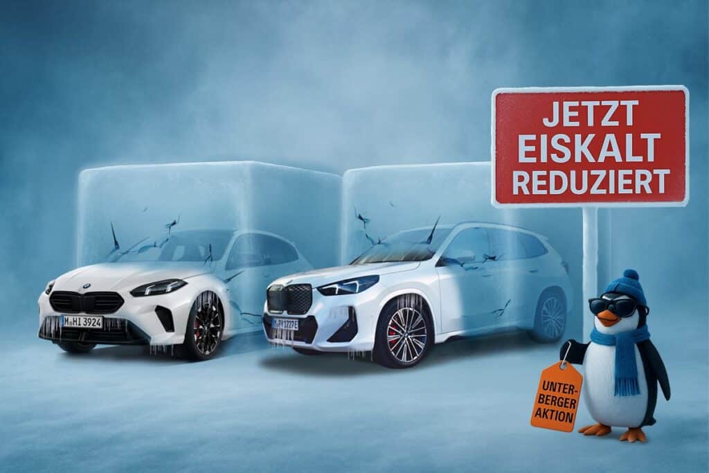 Ein weißer BMW 1er und ein weißer BMW iX1 brechen aus zwei Eisblöcken heraus. Davor steht ein Pinguin mit Schal, Mütze und Sonnenbrille