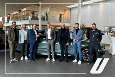 Feierliche Fahrzeugüberlassung eines BMW i5 Touring an die Handwerkskammer München und Oberbayern