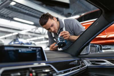 Autohaus Unterberger Steinschlagreparatur und Windschutzscheibentausch