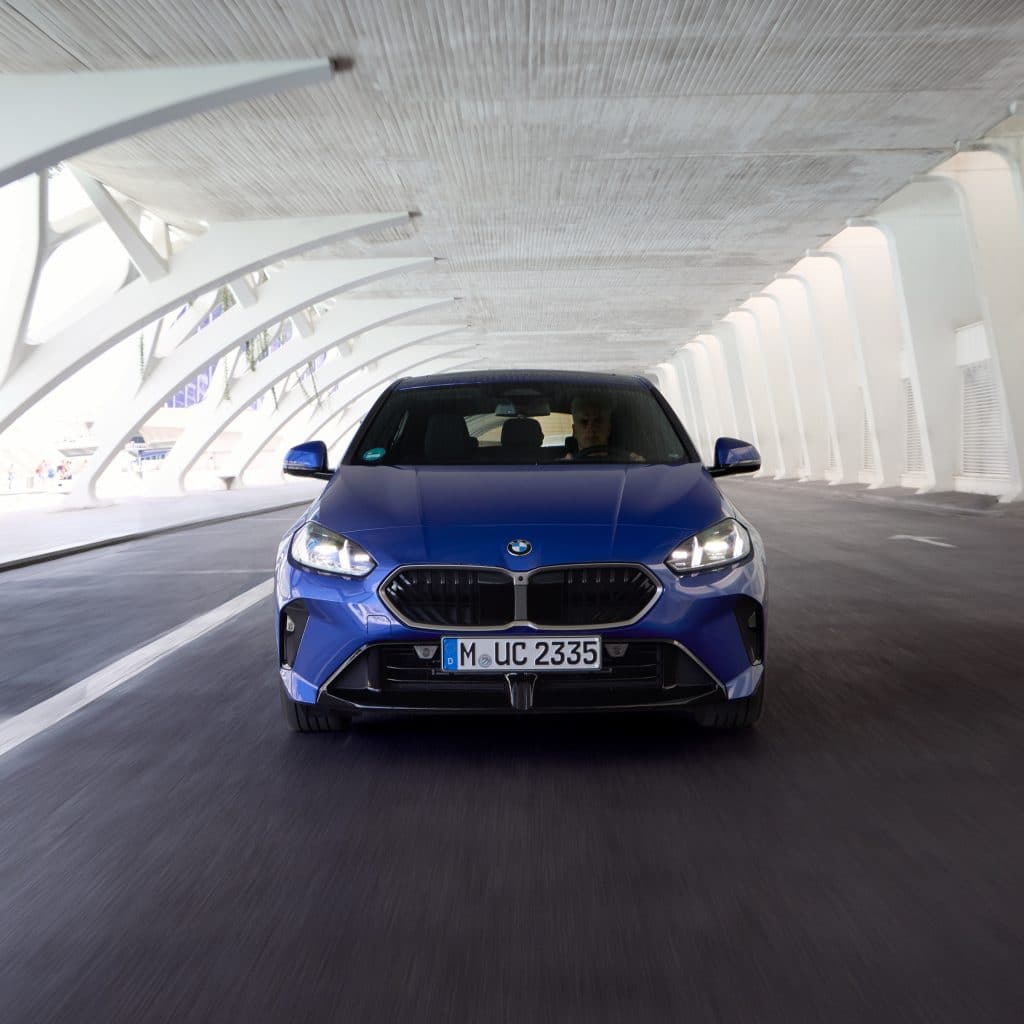 BMW 1er sofort verfügbar - blau Front